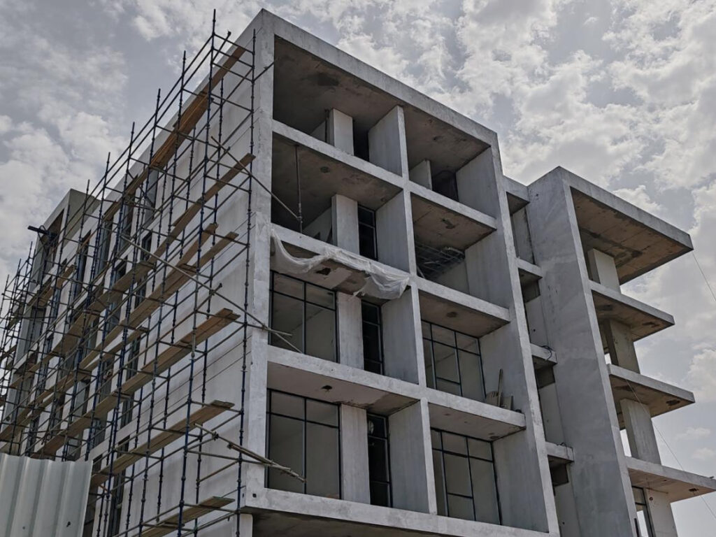 台灣許多大型社區在治理上習慣把工程風險視為短期事件，而非長期結構性風險。